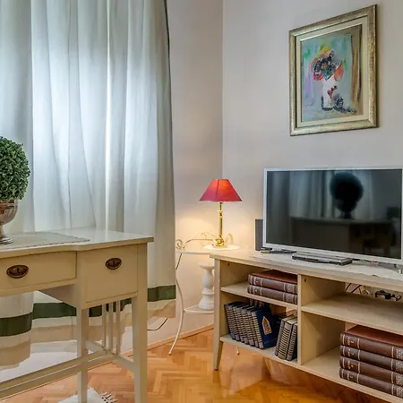 卓然公寓酒店 *